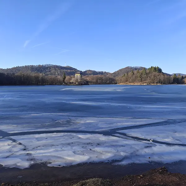 Okolo tajchu Poč&uacute;vadlo